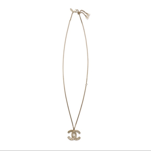 ⭐️ SOLD ⭐️ Authentic Chanel Gold CC Charm Necklace - Picture 3 of 10